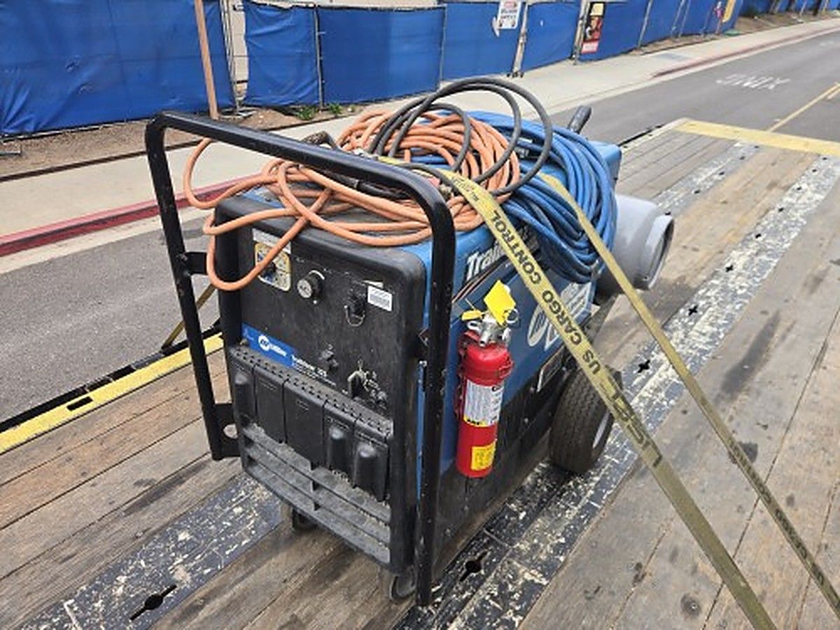 MILLERELEC TRAILBLAZER 325 photo 2