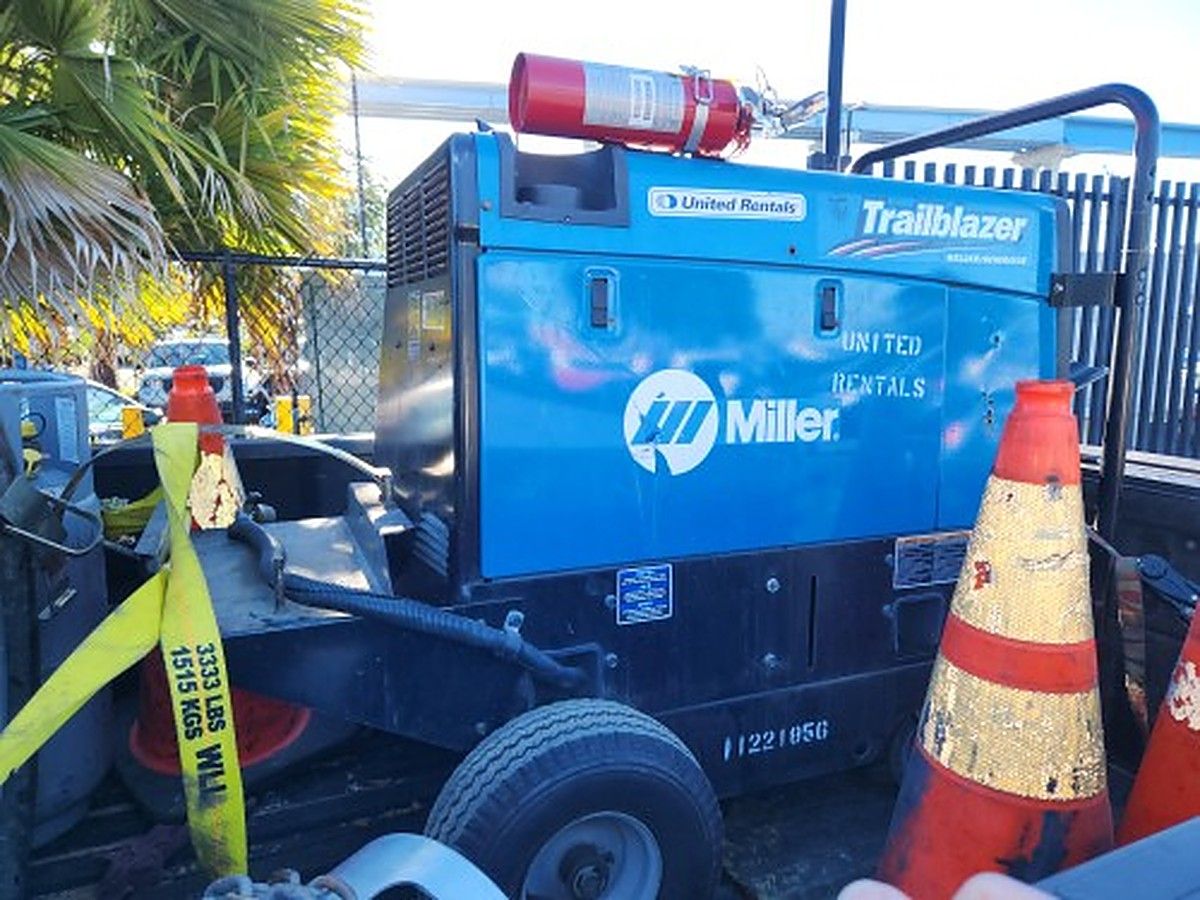 MILLERELEC TRAILBLAZER 325 photo 2