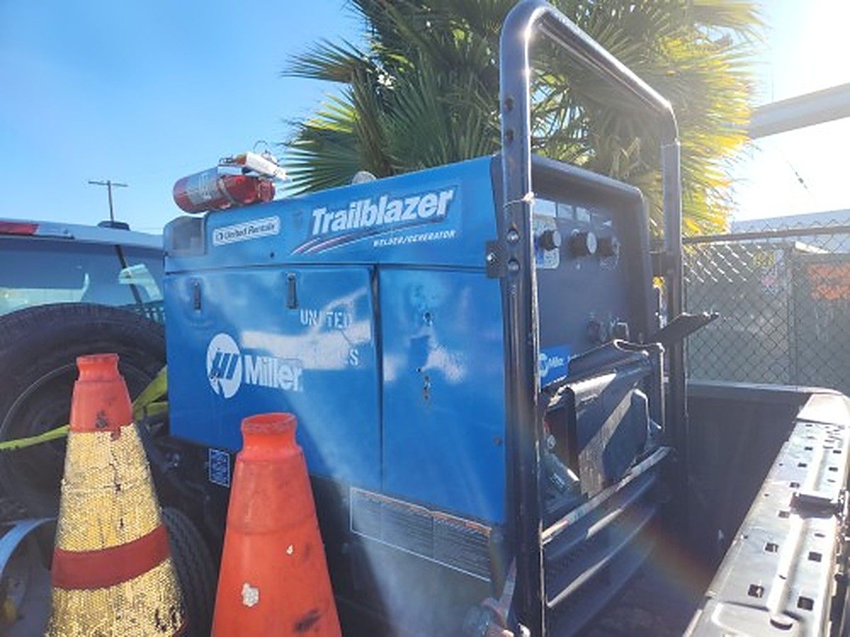 MILLERELEC TRAILBLAZER 325 photo 3