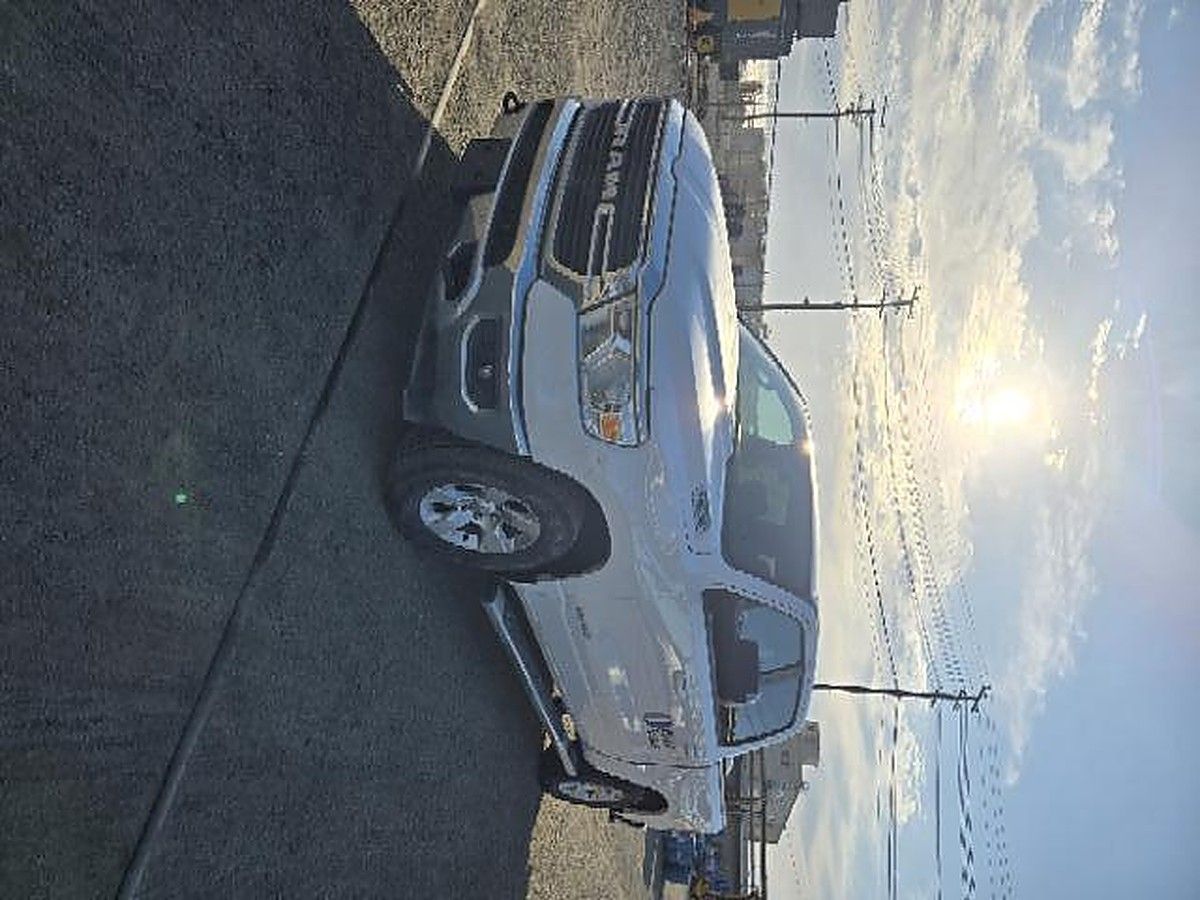 RAM 1500CREWBHNG4WD photo 5