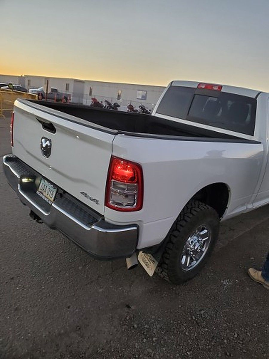 RAM 2500CREWTMG4WD photo 3