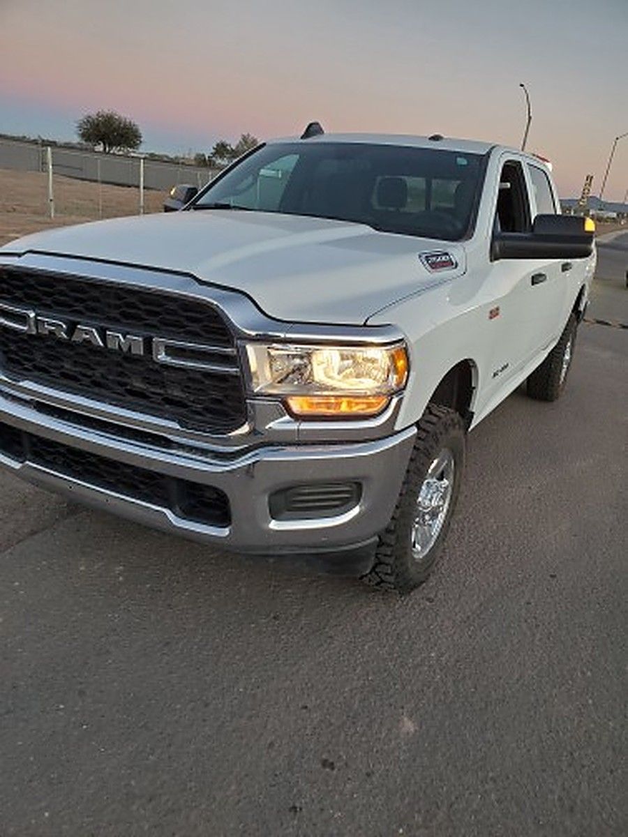 RAM 2500CREWTMG4WD photo 6