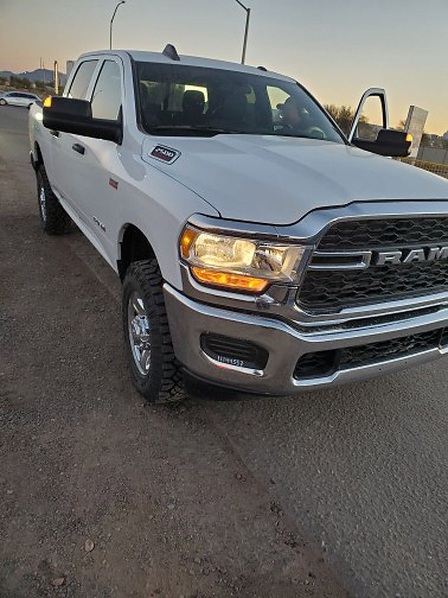 RAM 2500CREWTMG4WD photo 7
