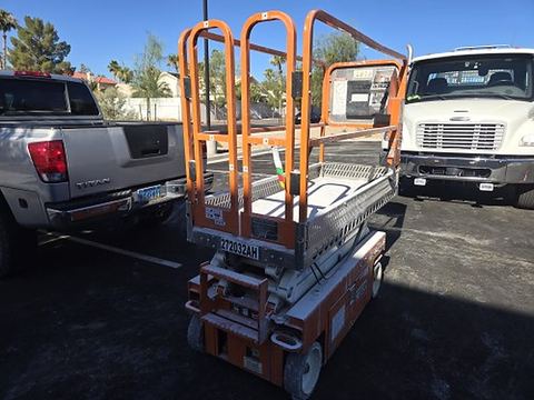 2021 SNORKEL S3215L Scissor Lift 14-18' Electric