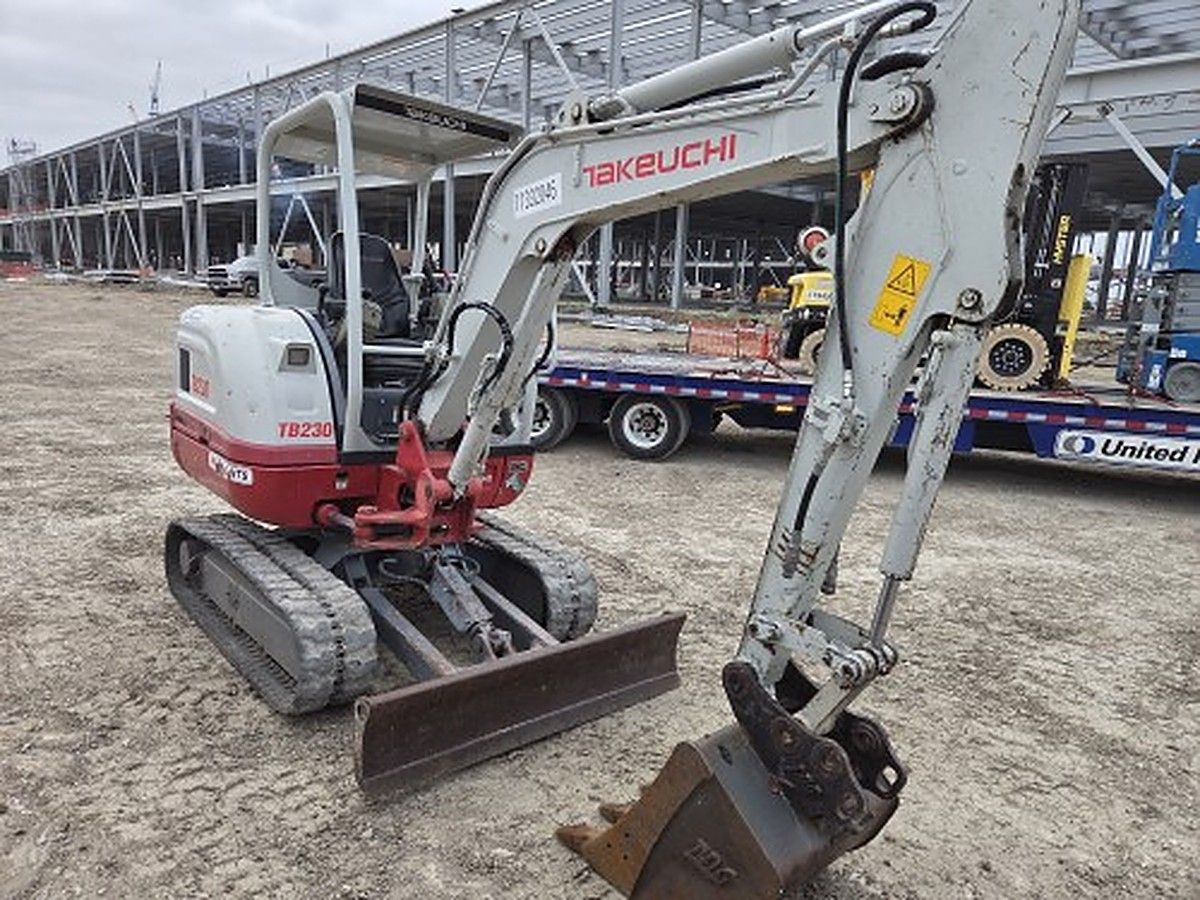 TAKEUCHI TB230 photo 5
