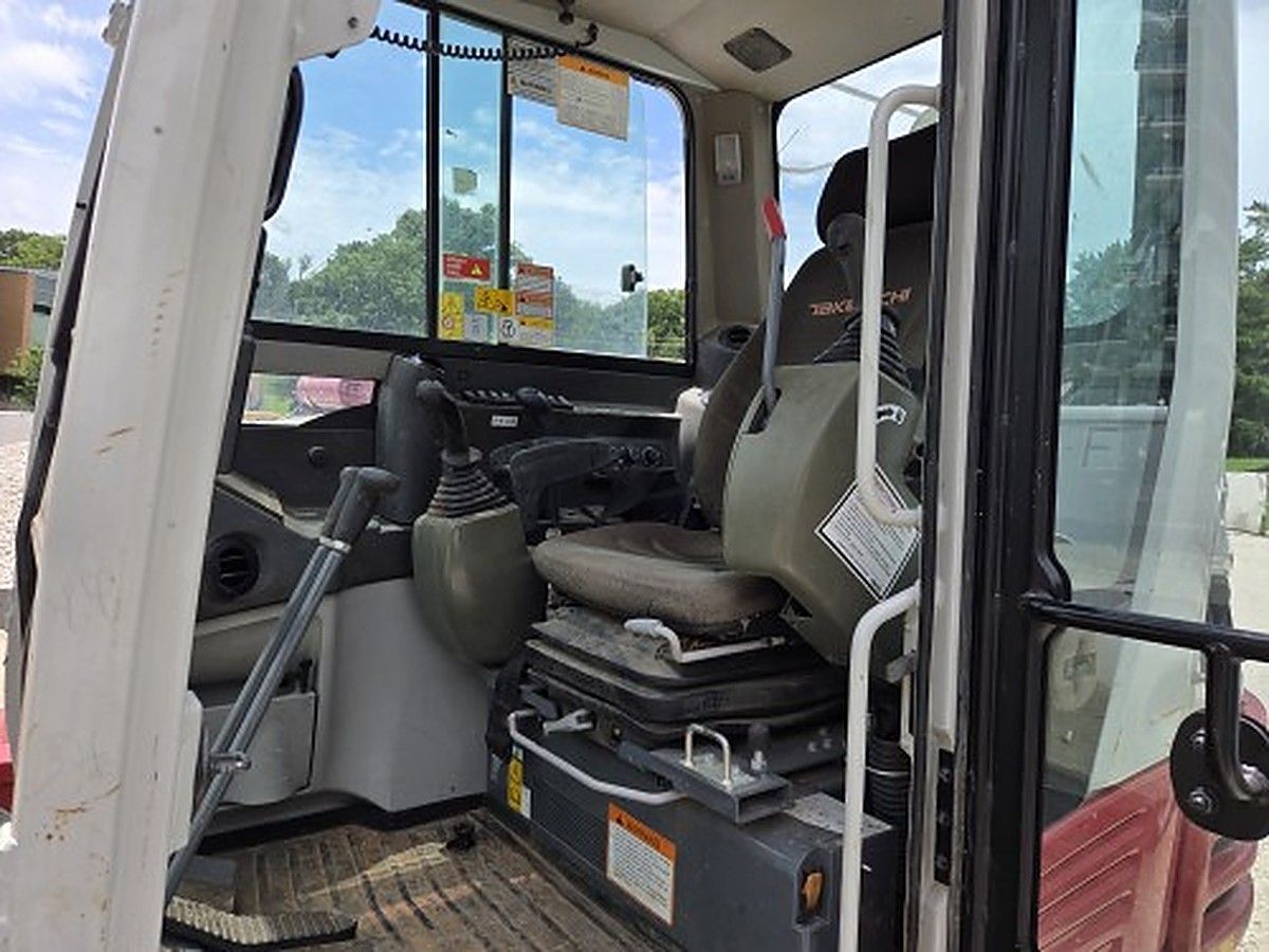 TAKEUCHI TB290C photo 4