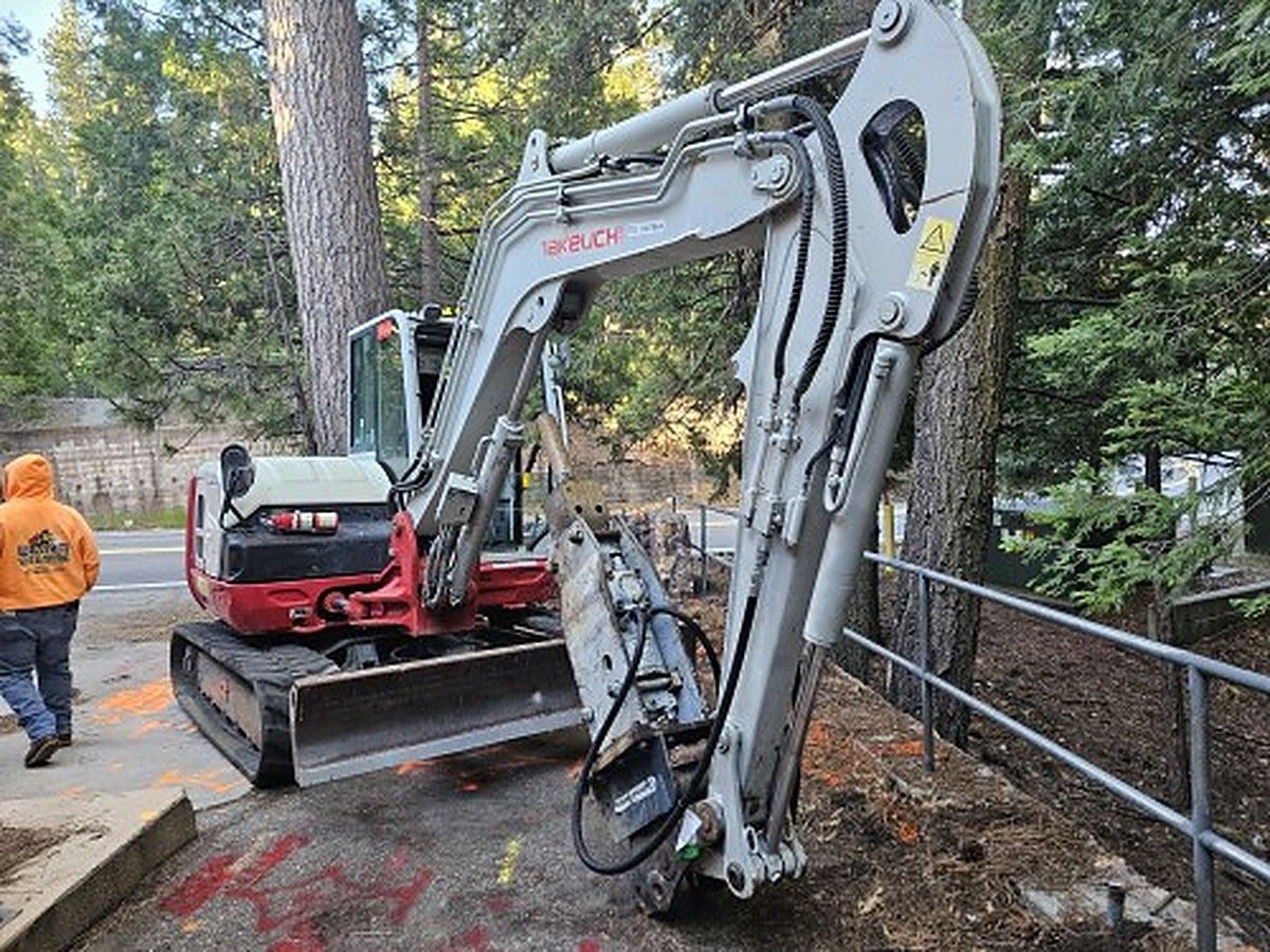 TAKEUCHI TB370CR photo 2