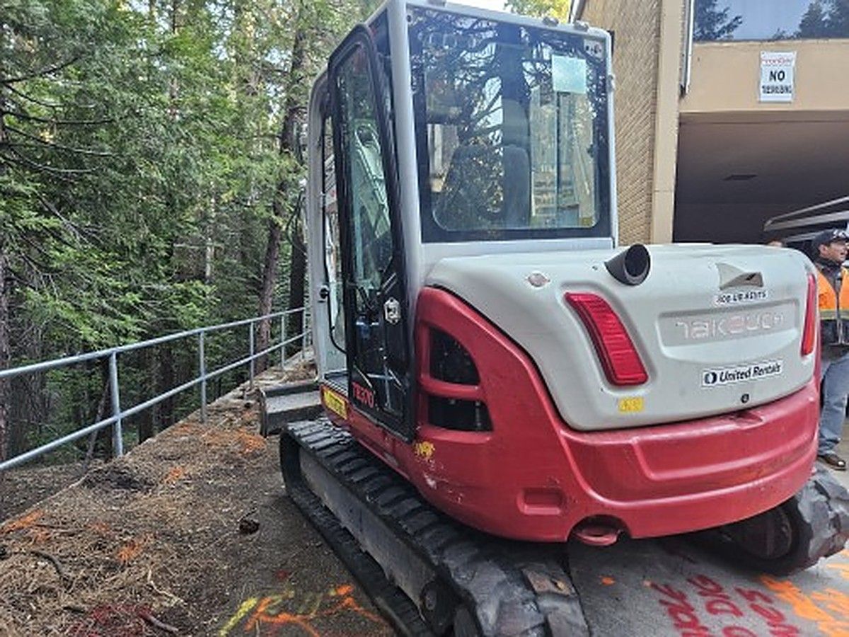 TAKEUCHI TB370CR photo 3