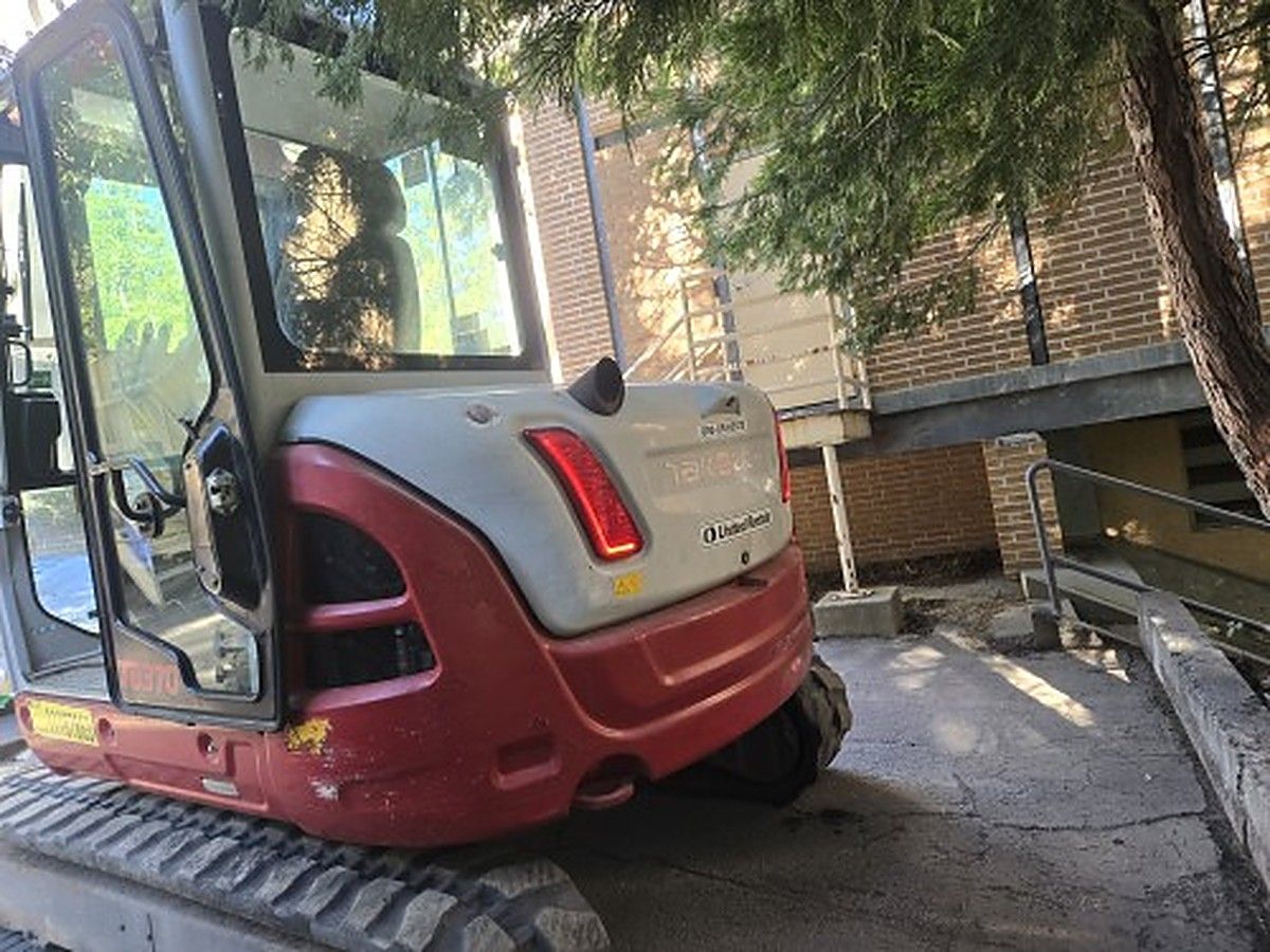 TAKEUCHI TB370CR photo 4
