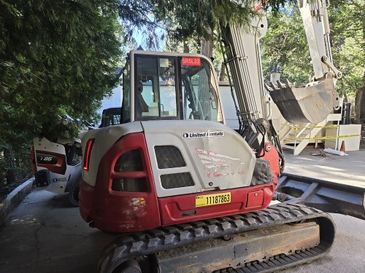 TAKEUCHI TB370CR photo 9