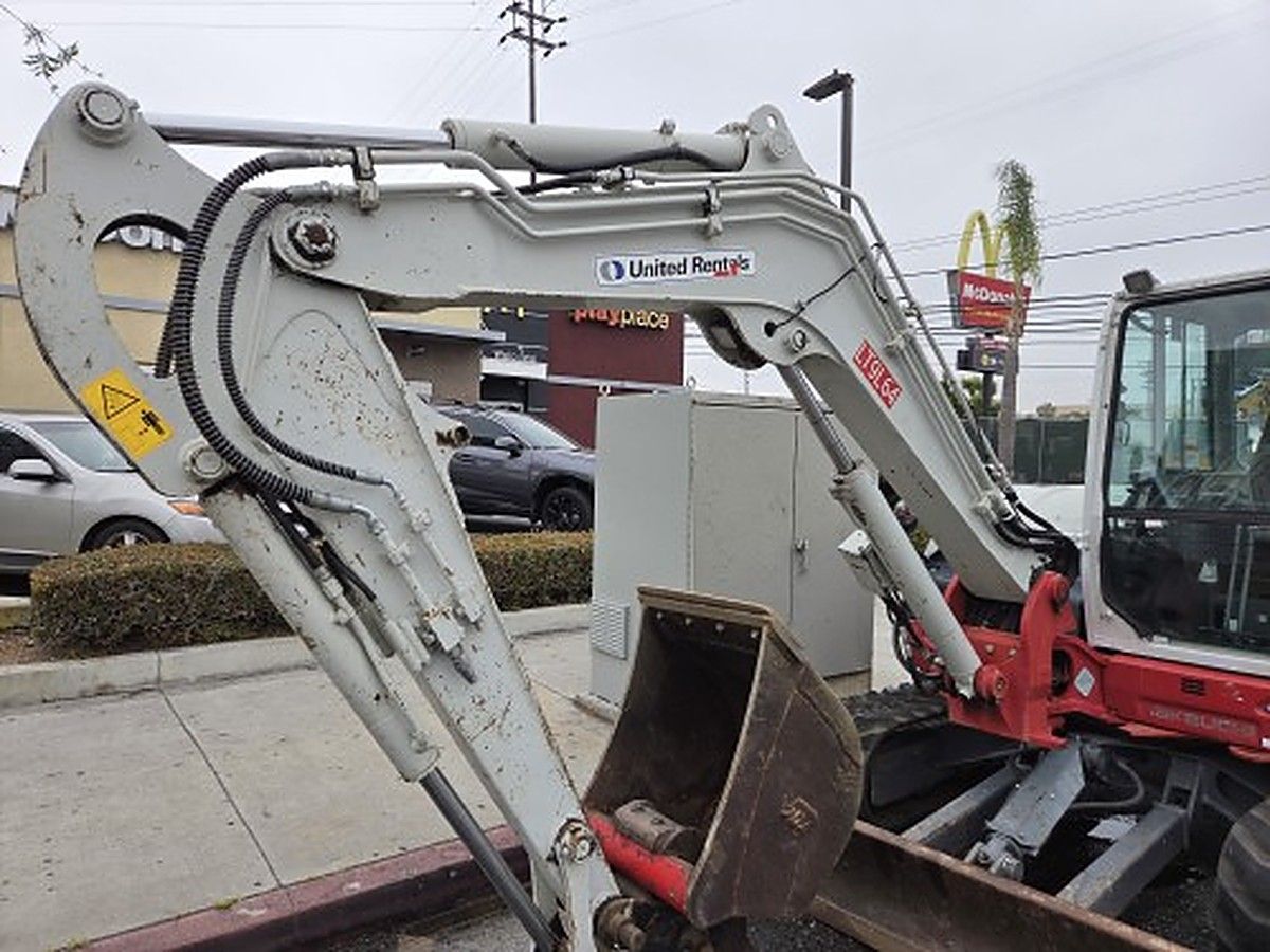 TAKEUCHI TB370CR photo 2