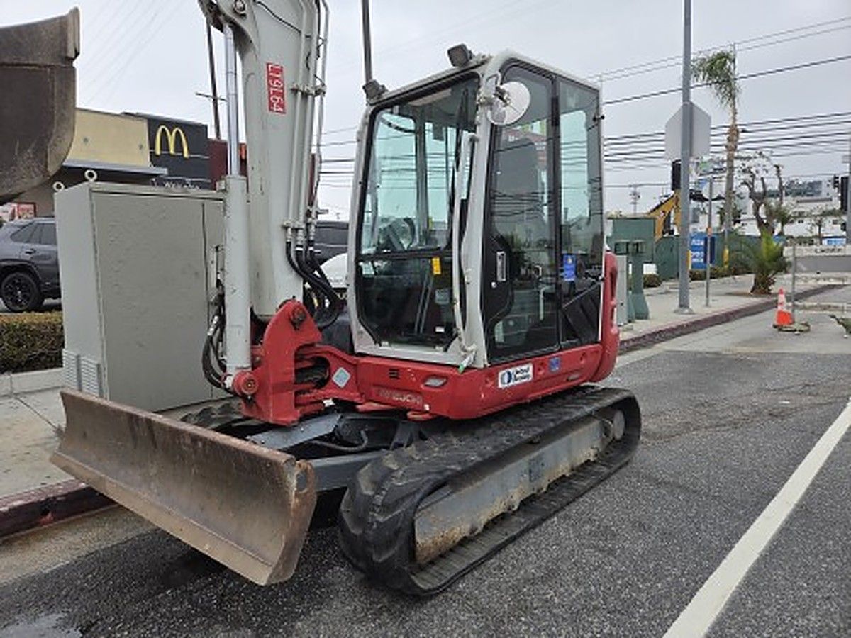 TAKEUCHI TB370CR photo 6