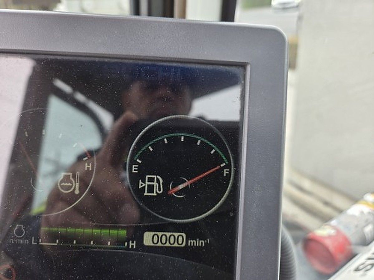 TAKEUCHI TB370CR photo 7