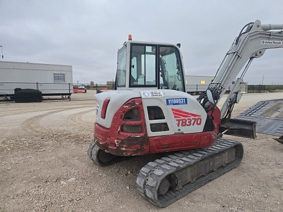 TAKEUCHI TB370CRA photo 2