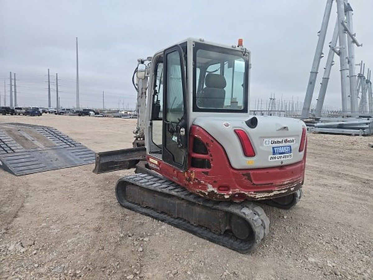 TAKEUCHI TB370CRA photo 3