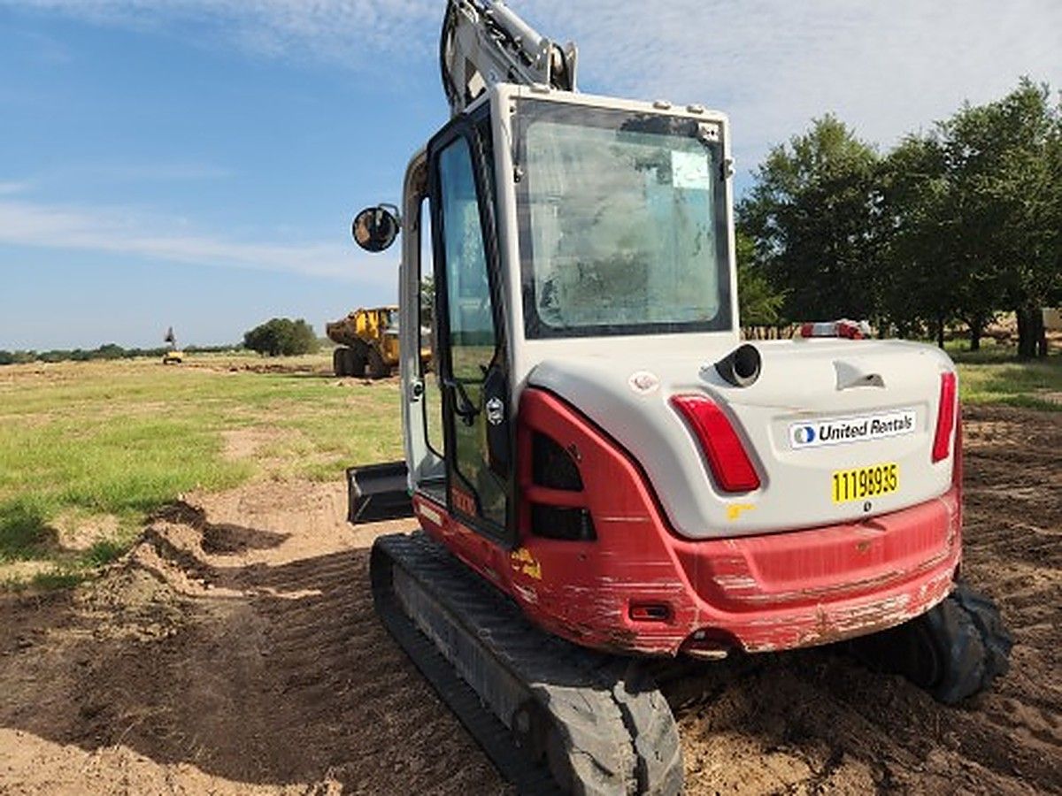 TAKEUCHI TB370CRA photo 3