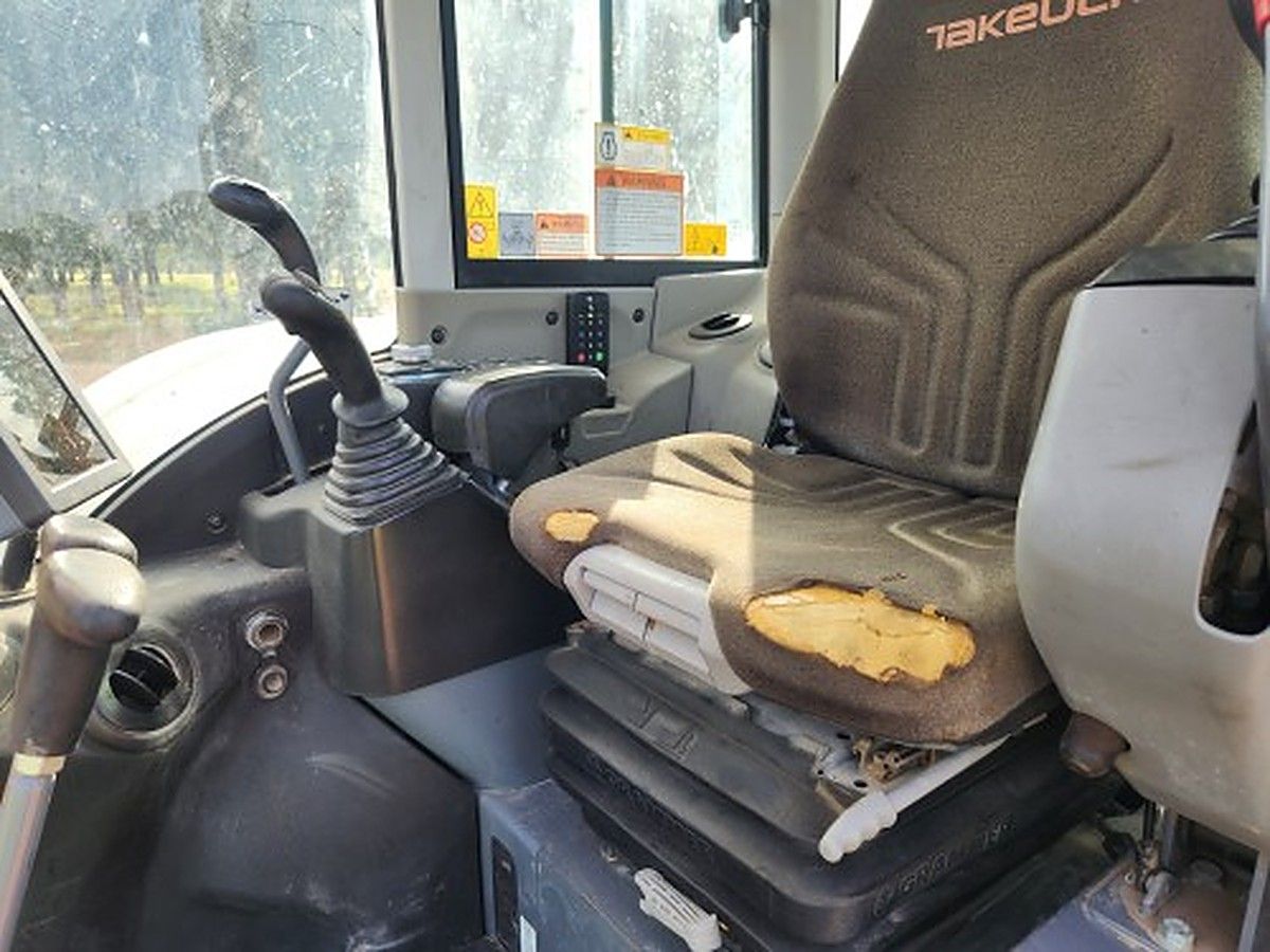 TAKEUCHI TB370CRA photo 4