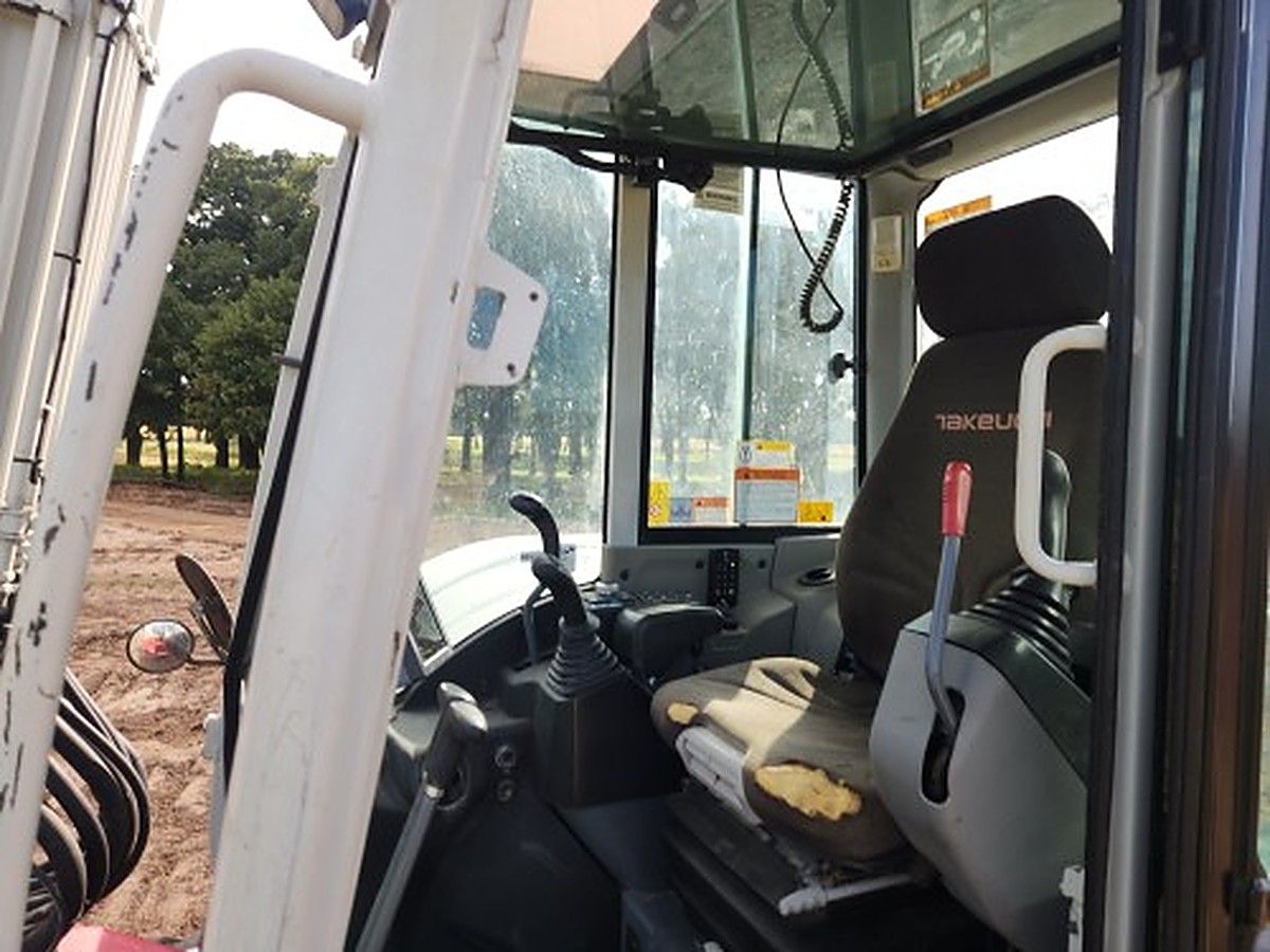 TAKEUCHI TB370CRA photo 6