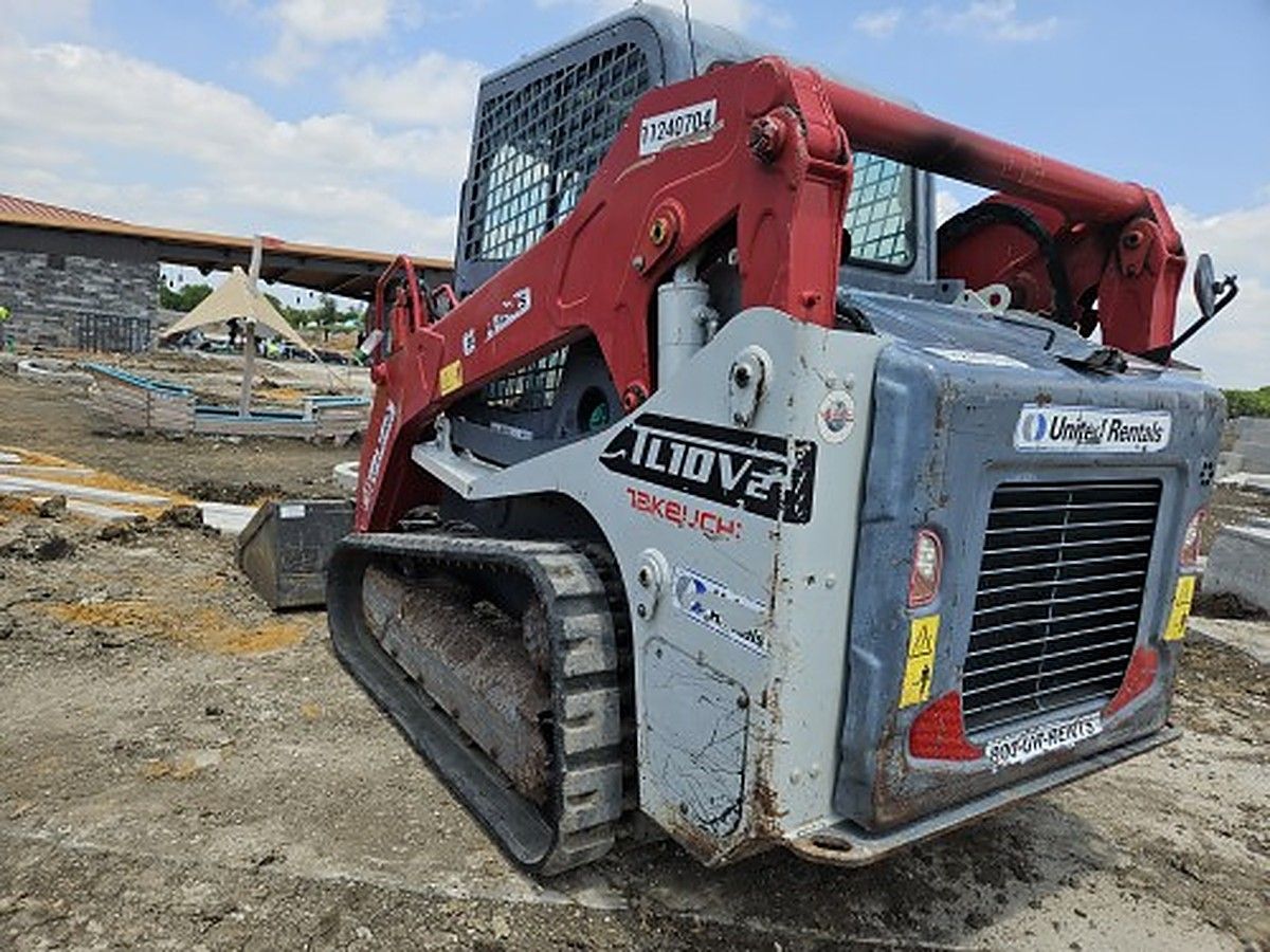 TAKEUCHI TL10V2-CR photo 5