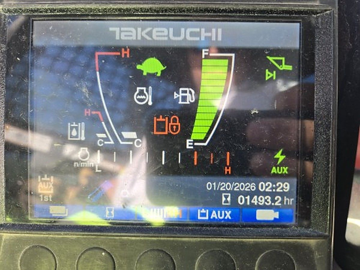 TAKEUCHI TL10V2-CR photo 6