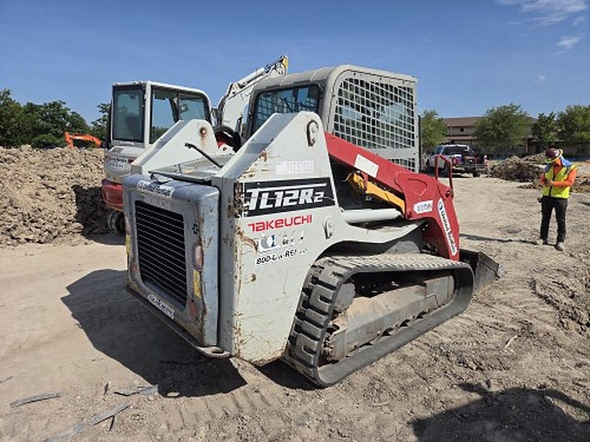 TAKEUCHI TL12R2-CR photo 2