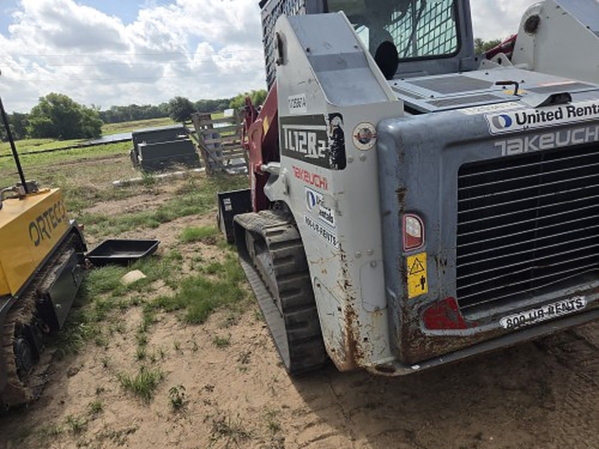 TAKEUCHI TL12R2-CR photo 2