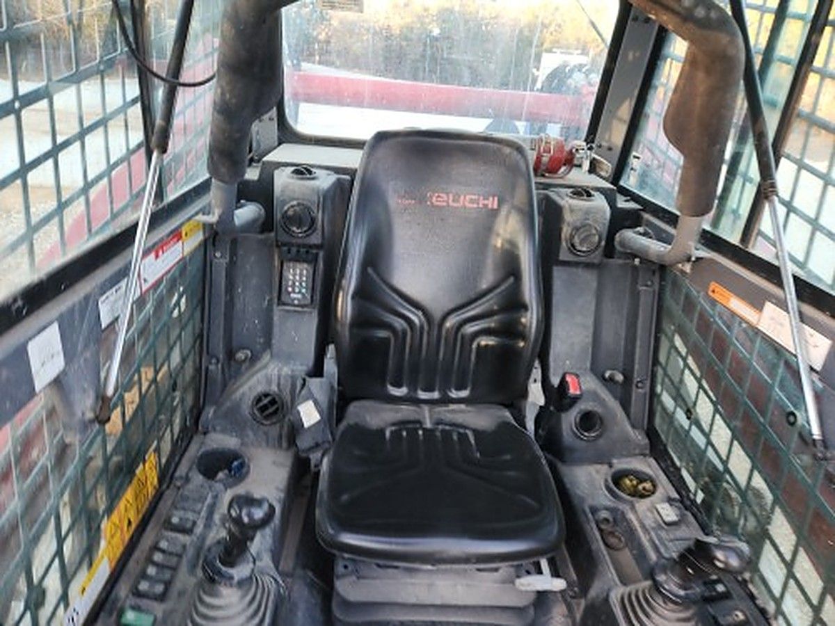 TAKEUCHI TL12V2-CR photo 6