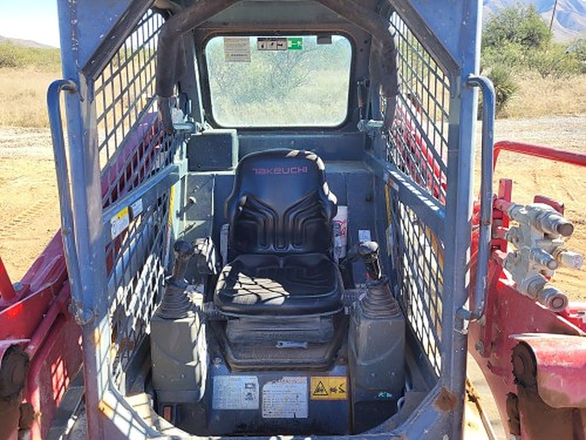 TAKEUCHI TL6R photo 2