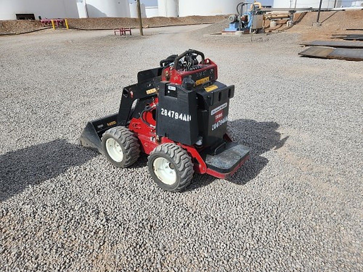 TORO DINGO 320-D photo 2