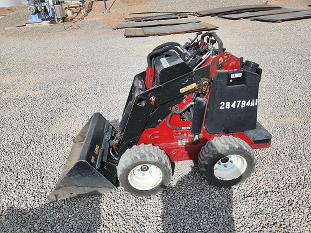 TORO DINGO 320-D photo 3