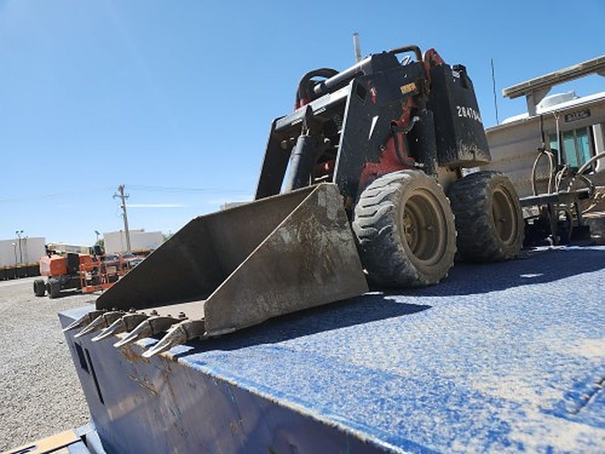 TORO DINGO 320-D photo 6