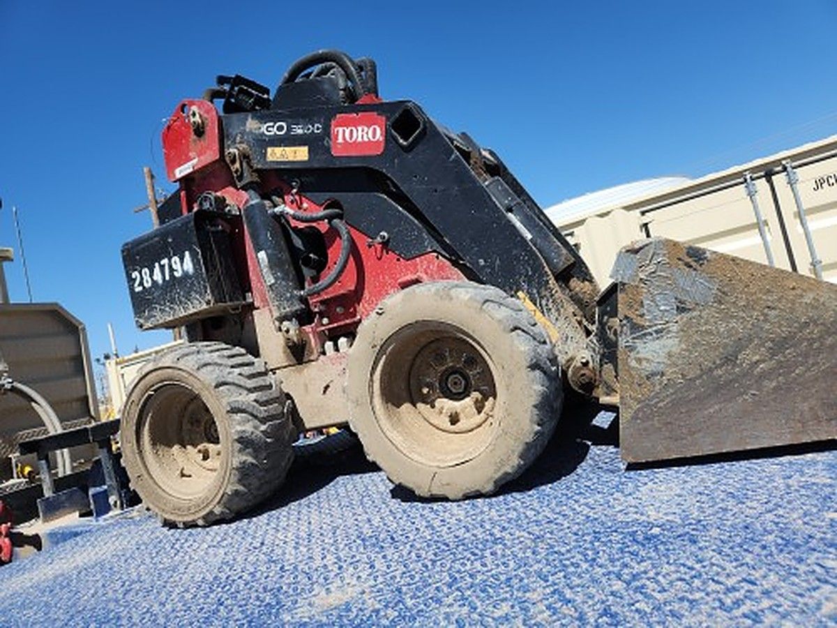 TORO DINGO 320-D photo 10