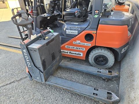 2021 TOYOTA 8HBW23 Jack Pallet 4000-4500# Electric