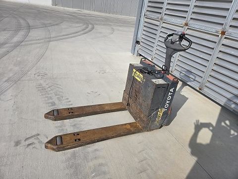 2021 TOYOTA 8HBW23 Jack Pallet 4000-4500# Electric