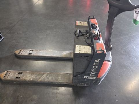 2021 TOYOTA 8HBW23 Jack Pallet 4000-4500# Electric