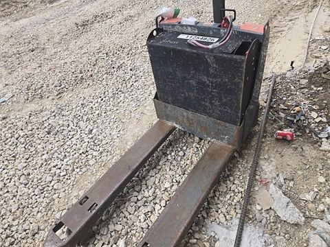 2021 TOYOTA 8HBW23 Jack Pallet 4000-4500# Electric