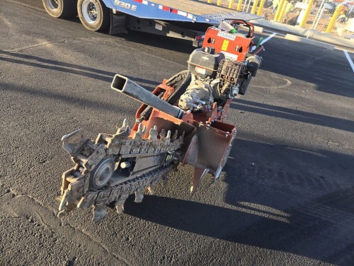 DITCHWITCH C14 photo 8
