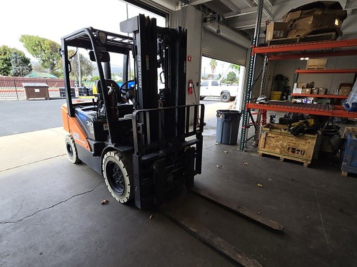 DOOSAN D30S-7 photo 2