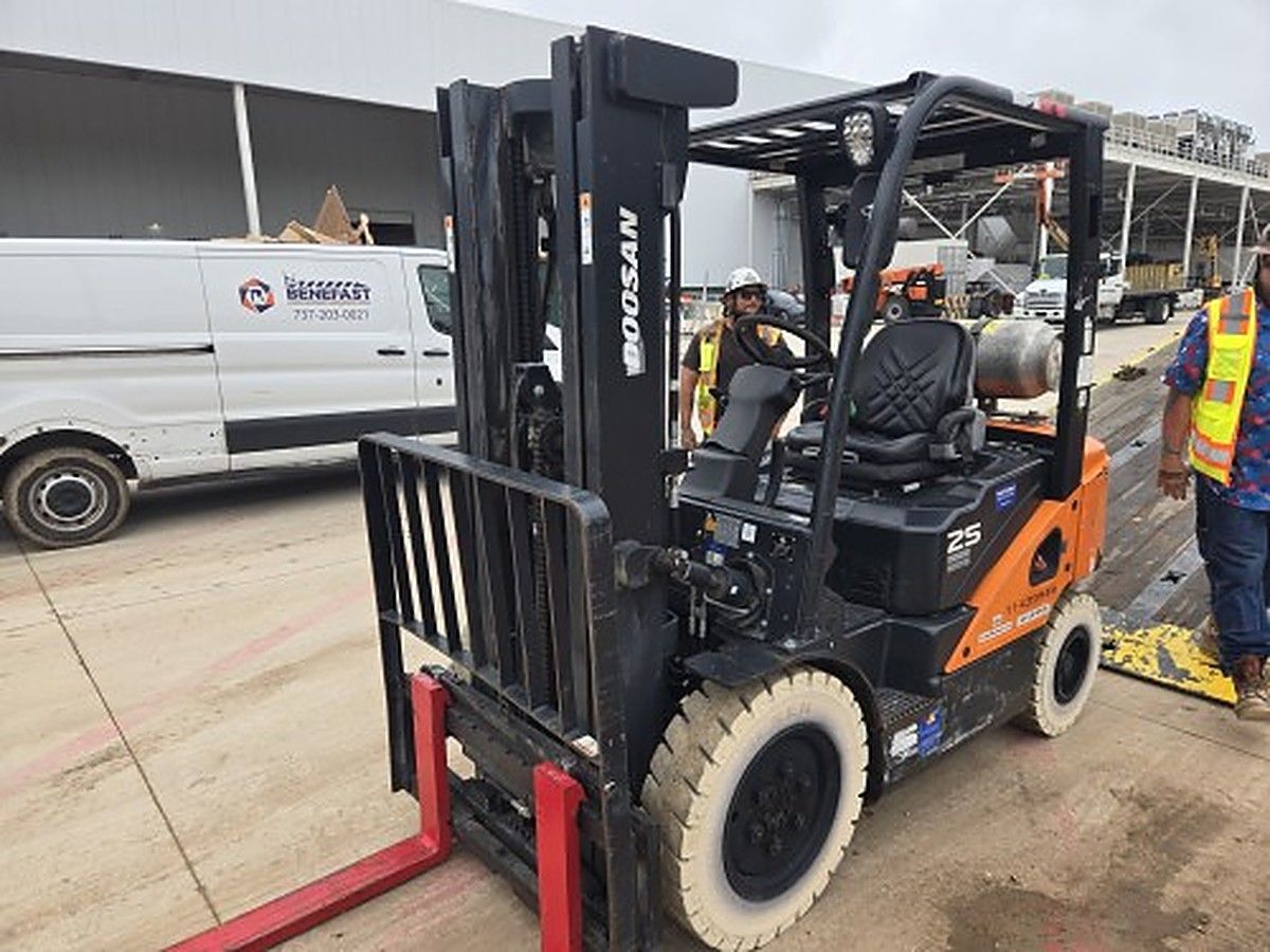 DOOSAN G25N-7DF photo 2