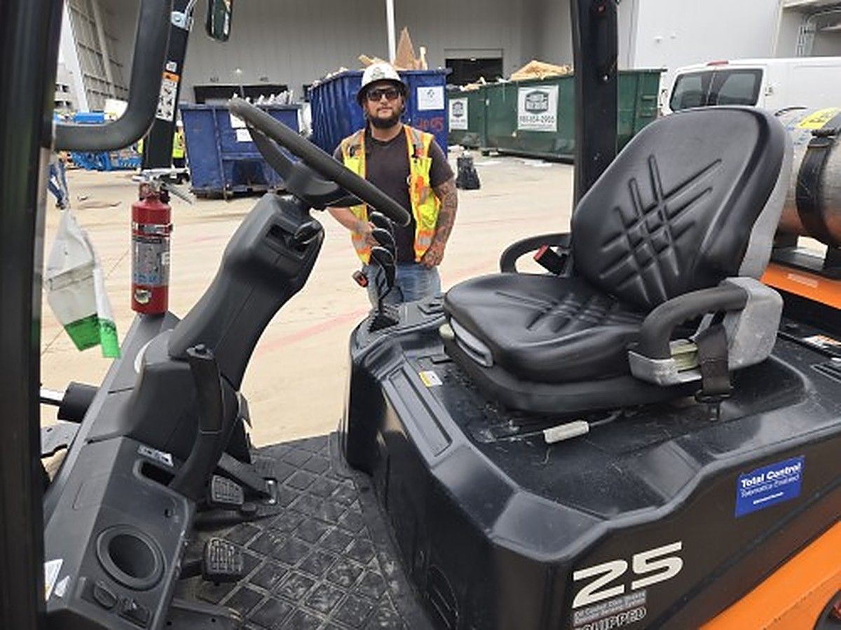 DOOSAN G25N-7DF photo 3