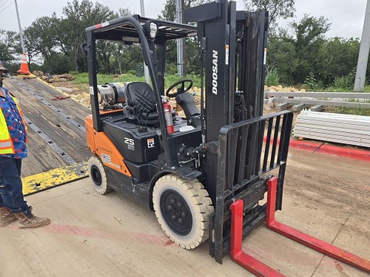 DOOSAN G25N-7DF photo 4
