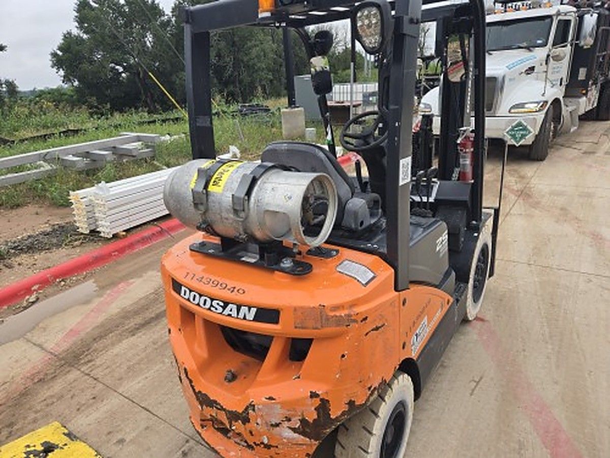 DOOSAN G25N-7DF photo 5