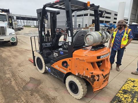 2022 DOOSAN G25N-7DF Forklift Whse 5000# Gas/Lp
