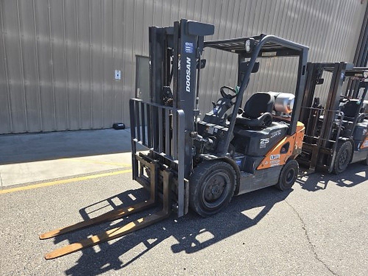 DOOSAN G25P-7DF photo 3