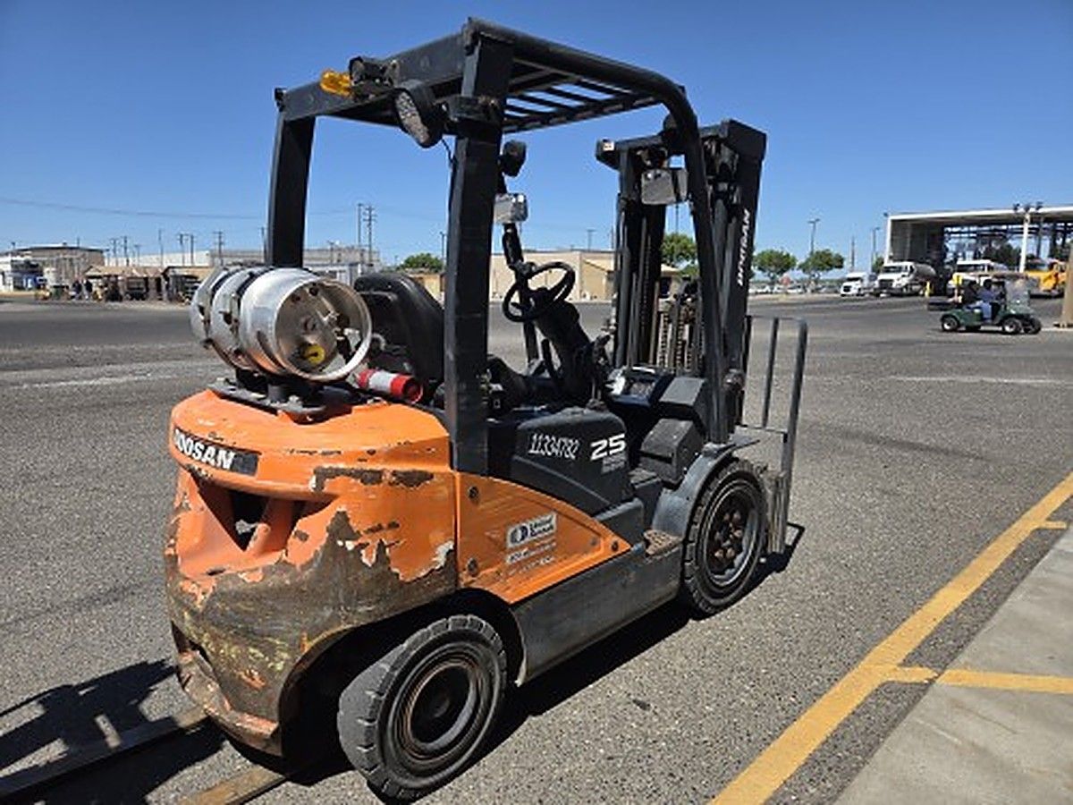 DOOSAN G25P-7DF photo 4