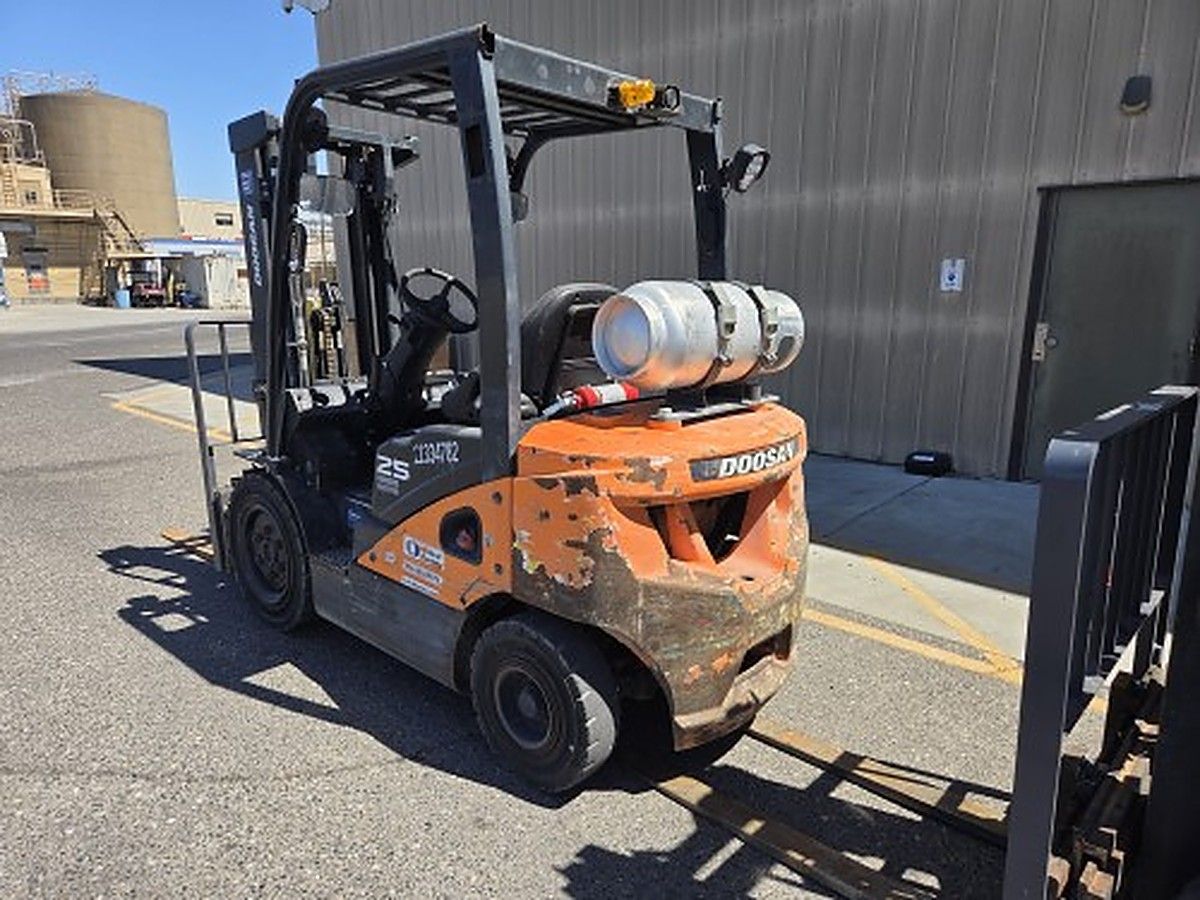 DOOSAN G25P-7DF photo 5