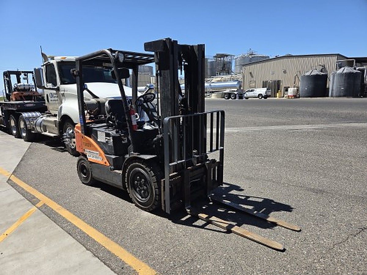 DOOSAN G25P-7DF photo 2