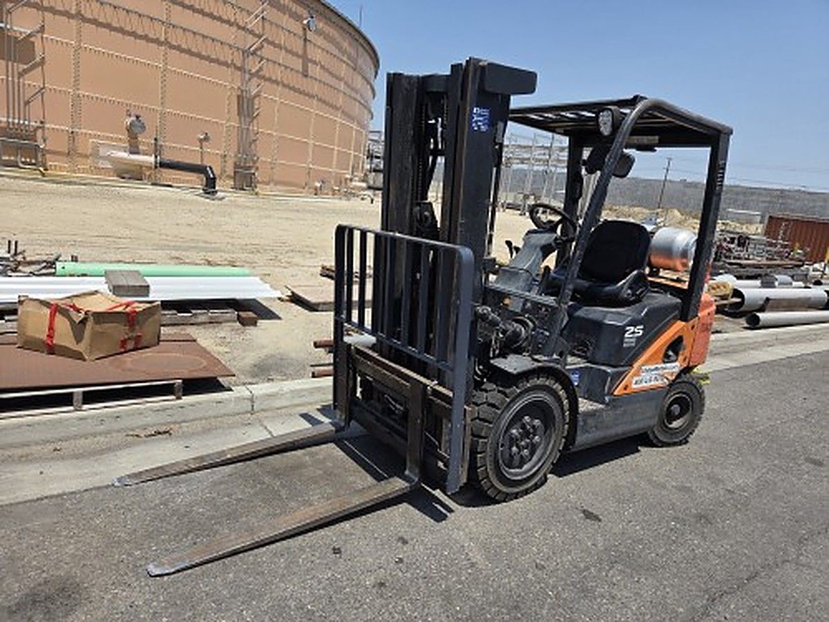 DOOSAN G25P-7DF photo 3