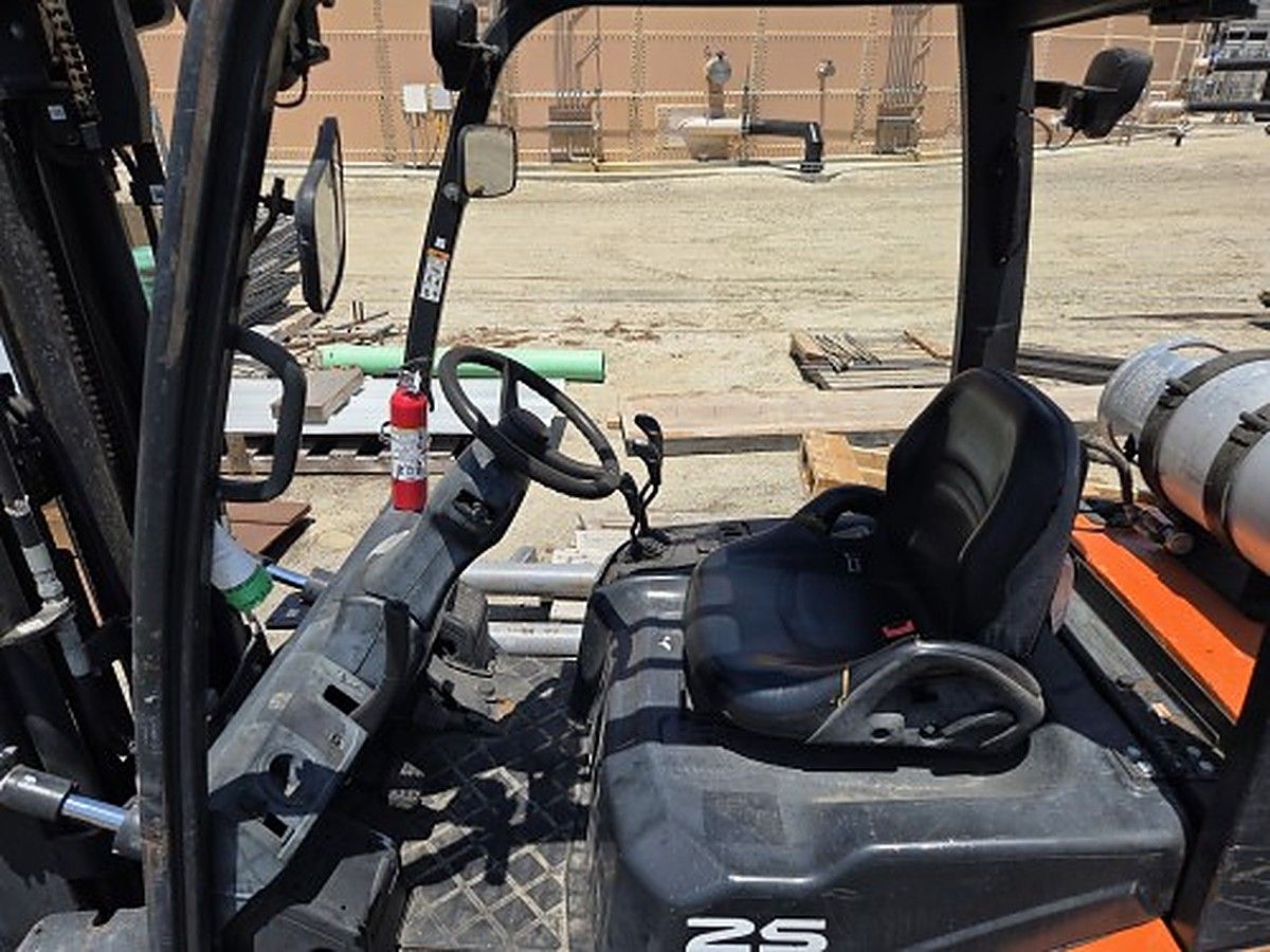 DOOSAN G25P-7DF photo 7