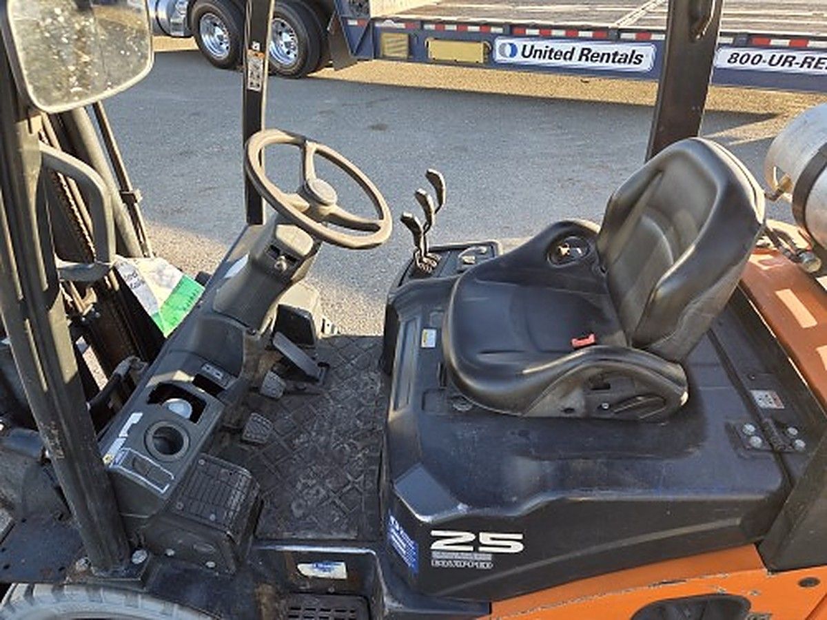 DOOSAN G25P-7DF photo 4